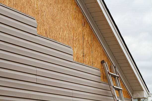Professional Siding Contractor technician working in Wilsonville, OR